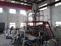 金叶浓飘香烟农赶烤“忙”